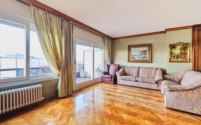 Living room of Flat for sale in  Barcelona Capital  with Heating, Terrace and Storage room