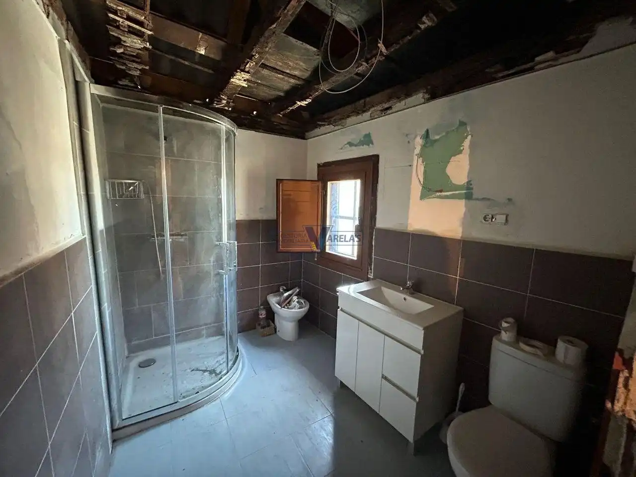 Bathroom of Houses for sale in San Cibrao das Viñas  with Heating