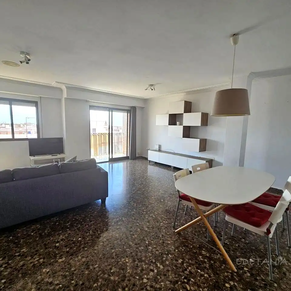 Sala d'estar de Pis de lloguer en Moncada amb Moblat i Balcó