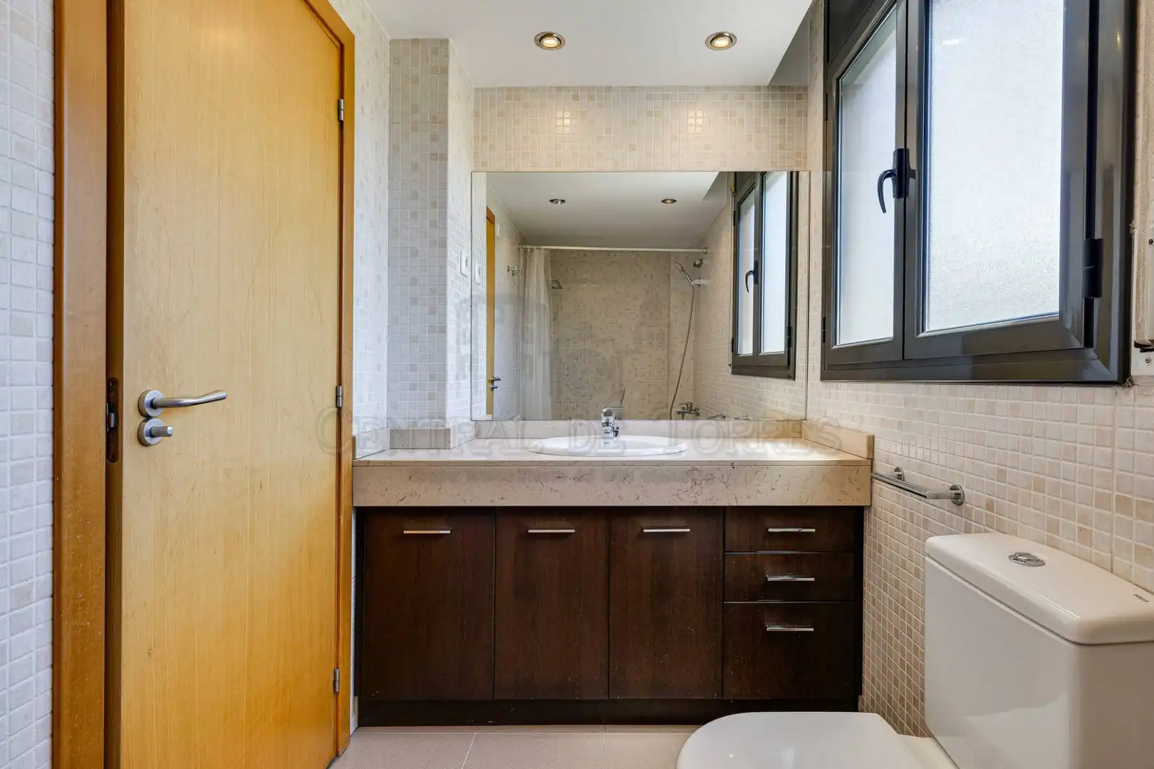 Bathroom of Flat for sale in Sant Cugat del Vallès  with Air Conditioner, Heating and Parquet flooring