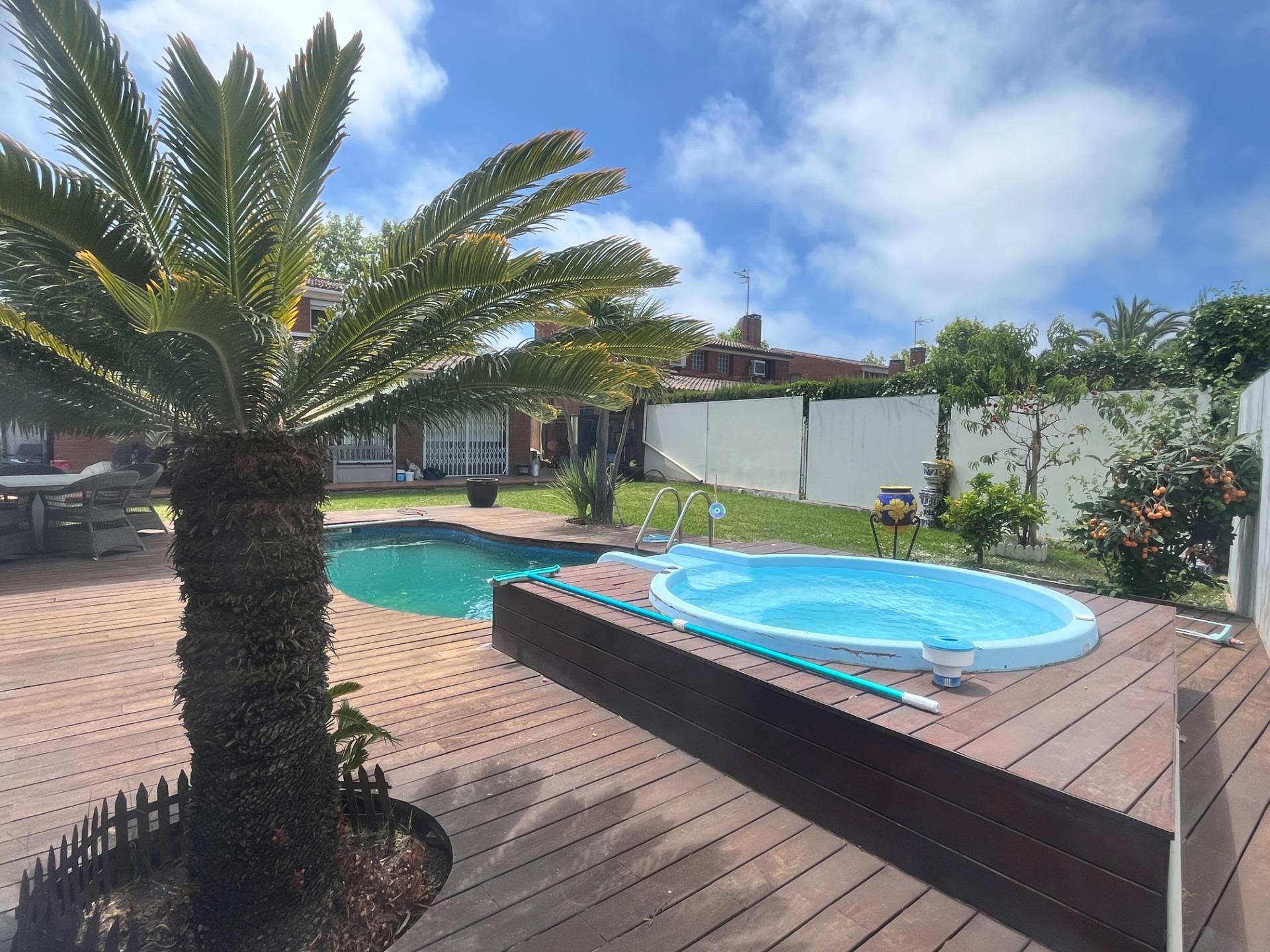 Piscina de Casa o xalet en venda en Calafell amb Aire condicionat, Calefacció i Jardí privat