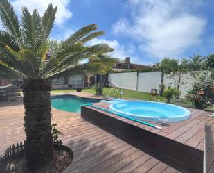 Piscina de Casa o xalet en venda en Calafell amb Aire condicionat, Calefacció i Jardí privat