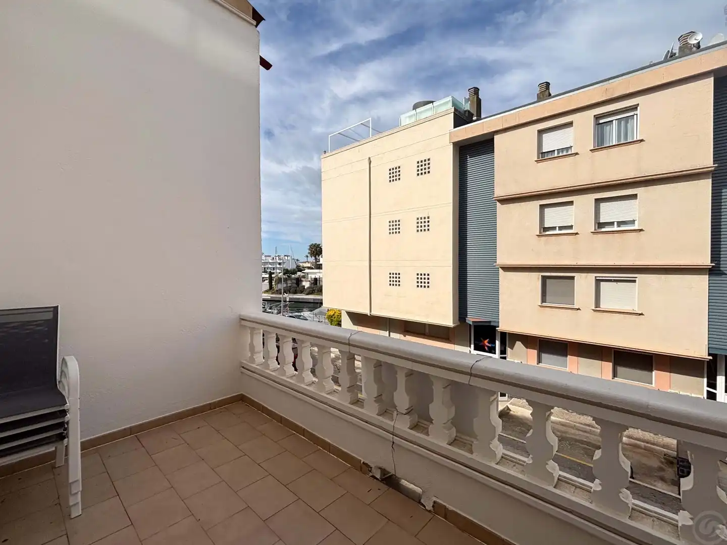 Terrasse von Einfamilien-Reihenhaus zum Verkauf in Empuriabrava mit Klimaanlage, Terrasse und Möbliert