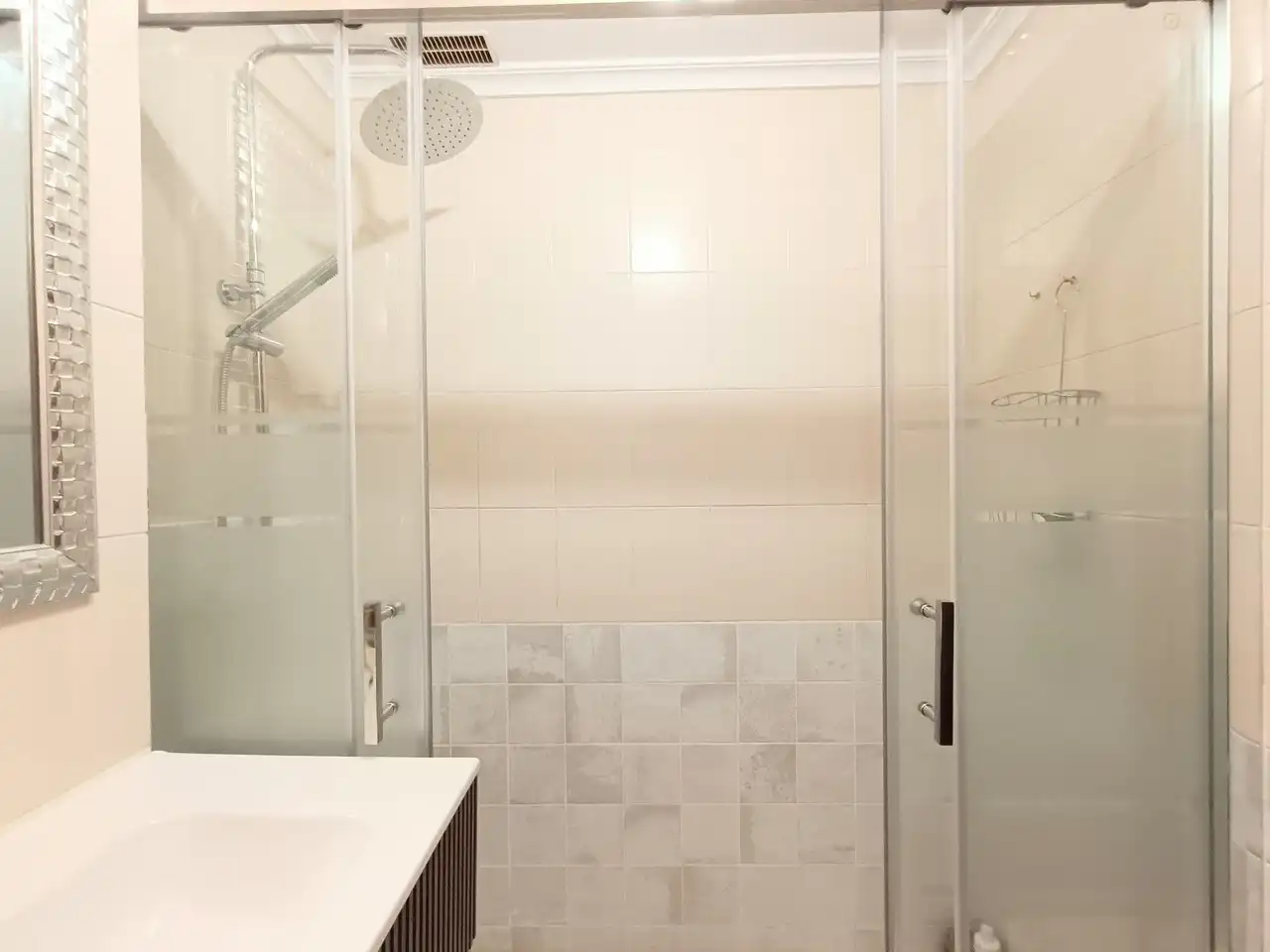 Baño de Piso de alquiler en Madrid con Aire acondicionado, Calefacción y Parquet