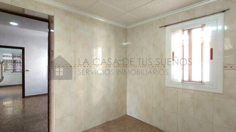 Foto 4 von Erdgeschoss zum Verkauf in Calle Uruguay, Sax, Alicante