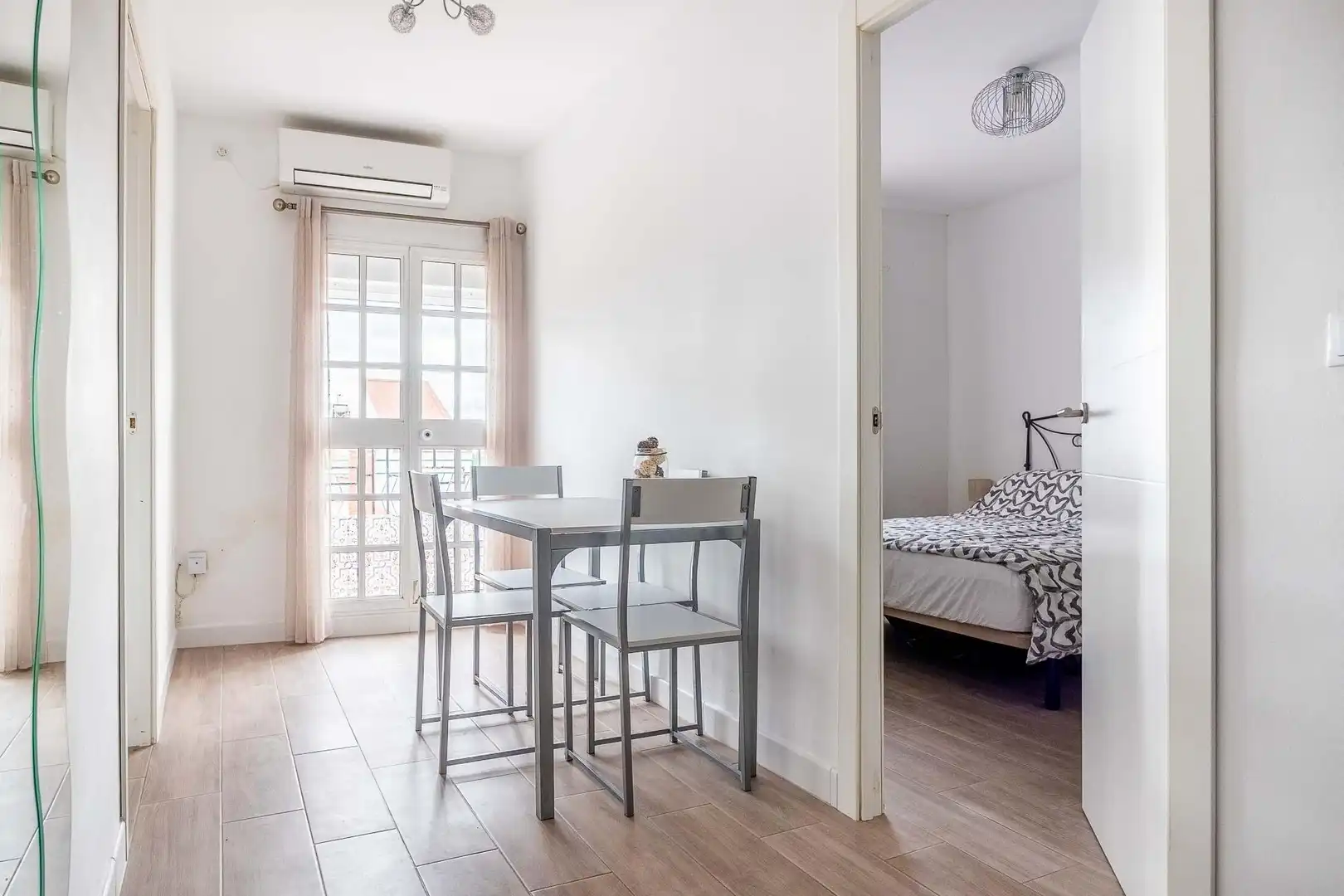 Habitación de Piso en venta en Sevilla con Aire acondicionado, Terraza y Trastero