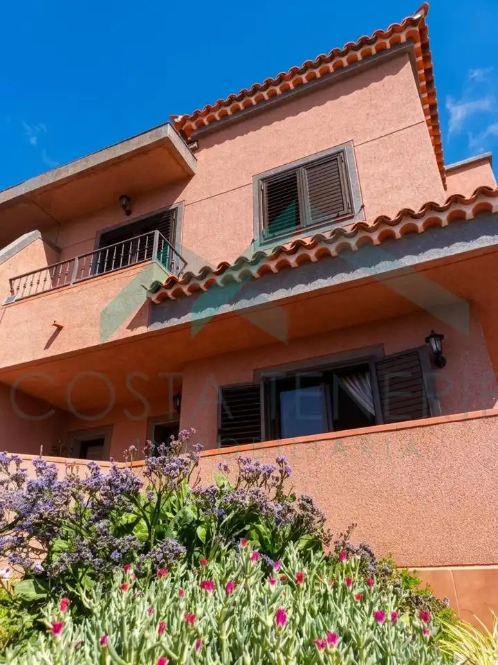 Vista exterior de Casa o chalet en venta en Guía de Isora con Trastero y Piscina