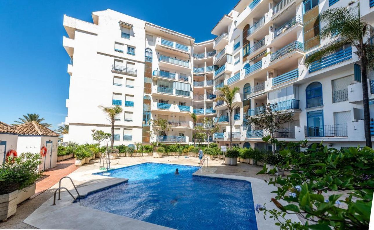 Vista exterior de Apartamento en venta en Estepona con Aire acondicionado, Calefacción y Terraza