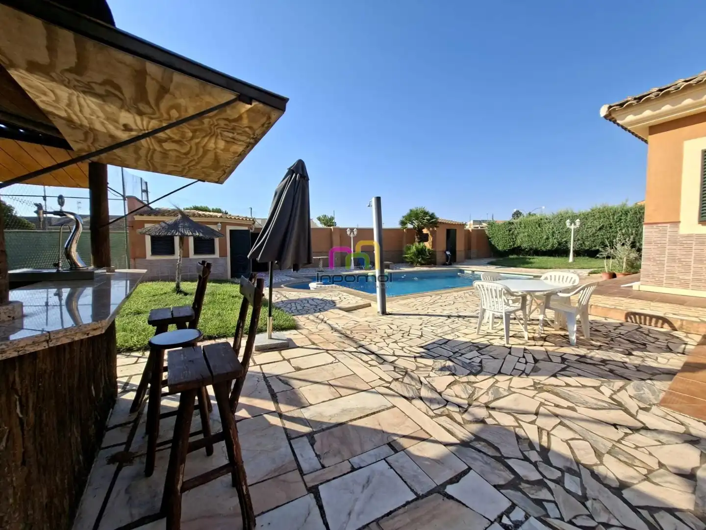 Piscina de Casa o chalet en venta en Badajoz con Aire acondicionado, Calefacción y Jardín privado