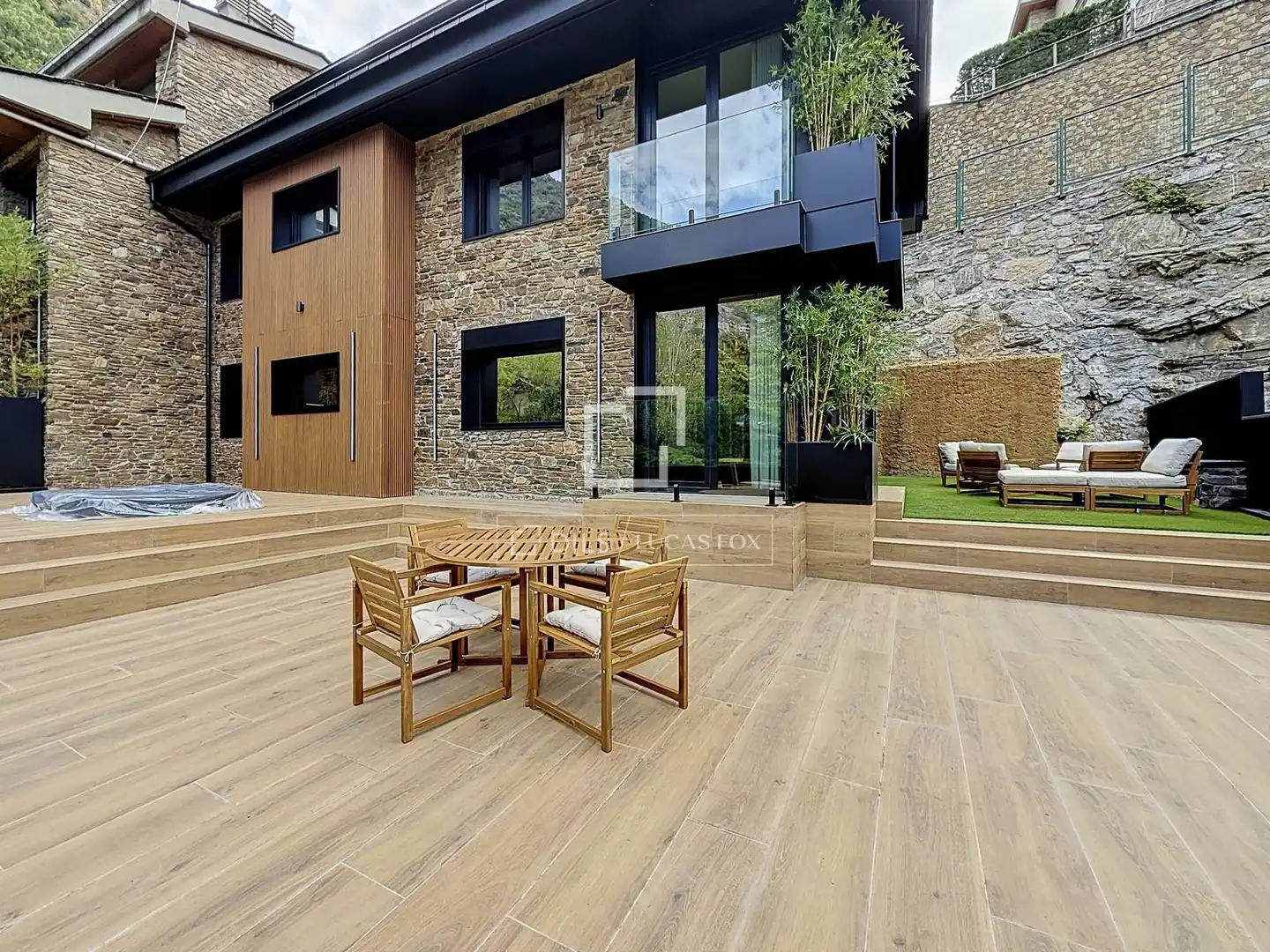 Terrassa de Casa o xalet en venda en Madrid amb Calefacció, Jardí privat i Parquet