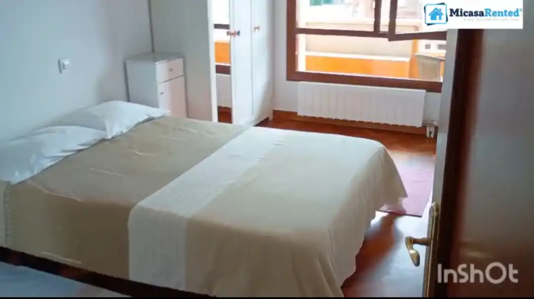 Dormitori de Apartament de lloguer en Santander amb Parquet, Terrassa i Moblat