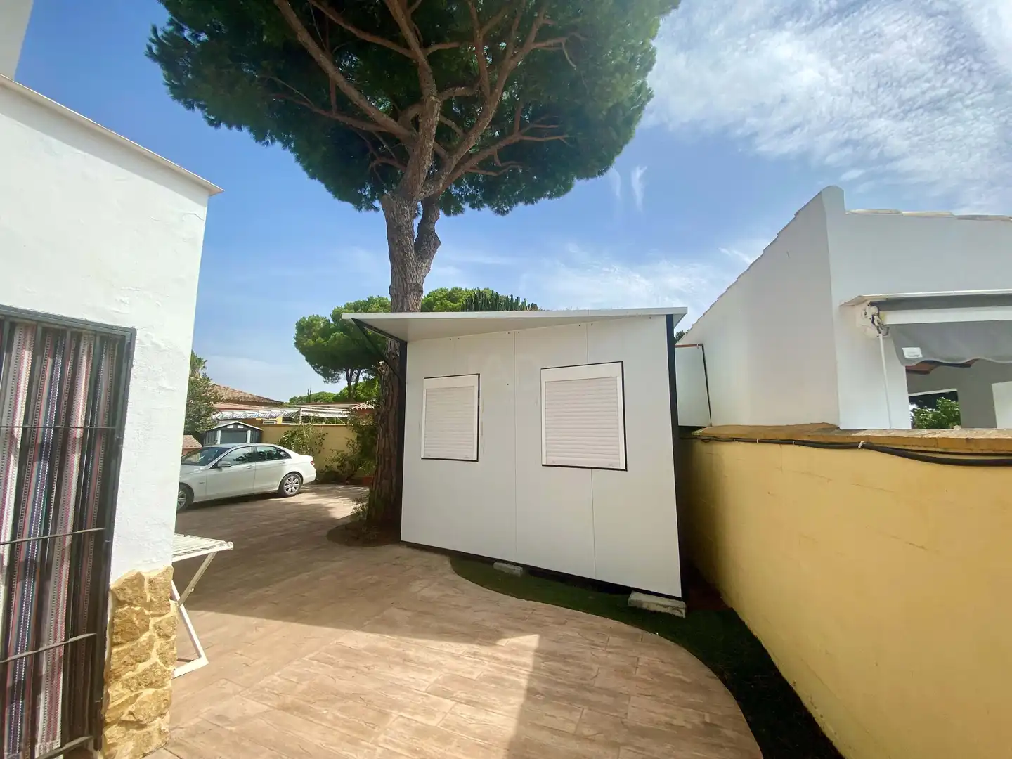 Vista exterior de Casa o xalet en venda en Chiclana de la Frontera amb Piscina