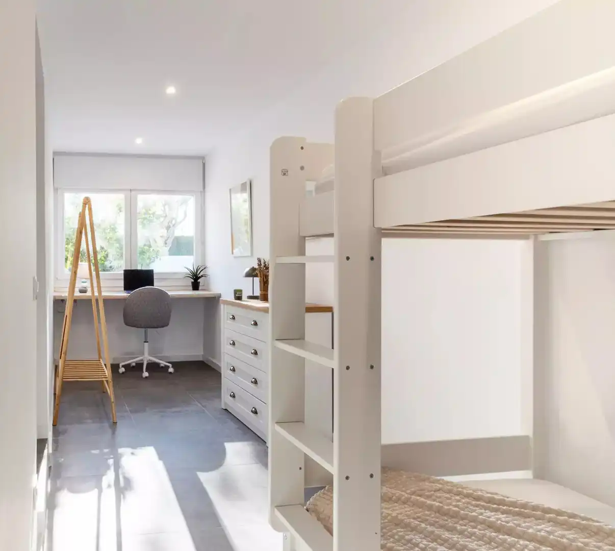 Dormitori de Apartament en venda en Empuriabrava amb Aire condicionat, Piscina i Moblat