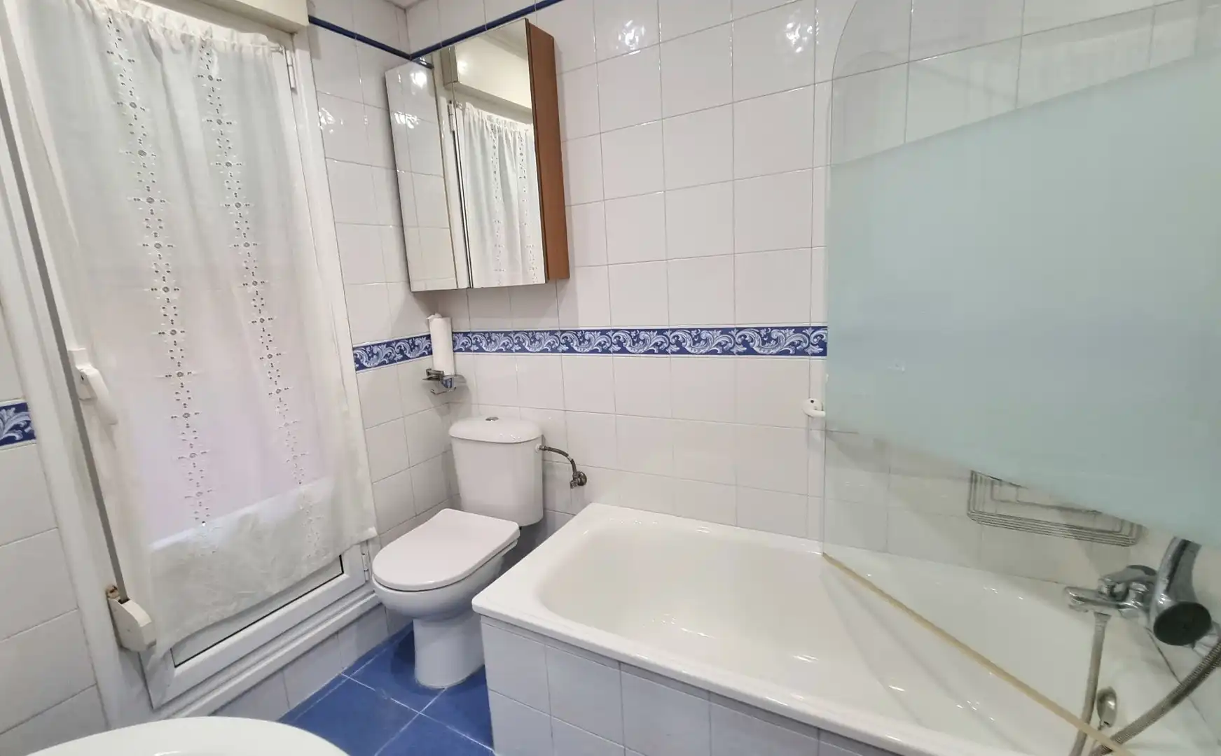 Baño de Piso de alquiler en Carreño con Amueblado
