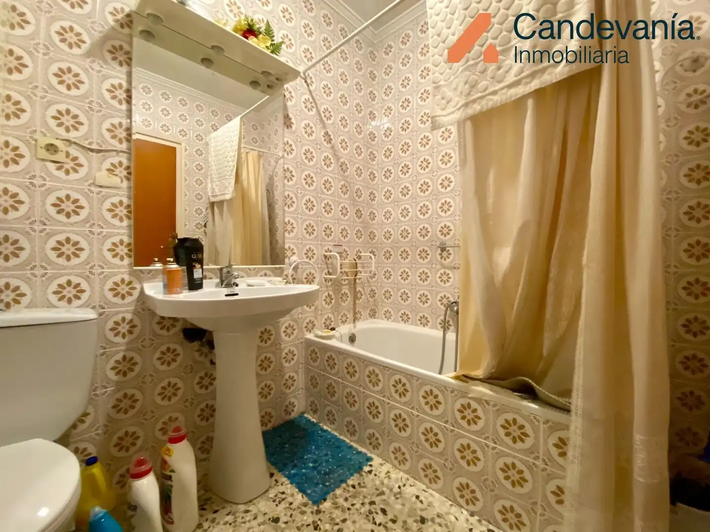 Bathroom of Detached homes for sale in Gurrea de Gállego  with Heating and Private garden
