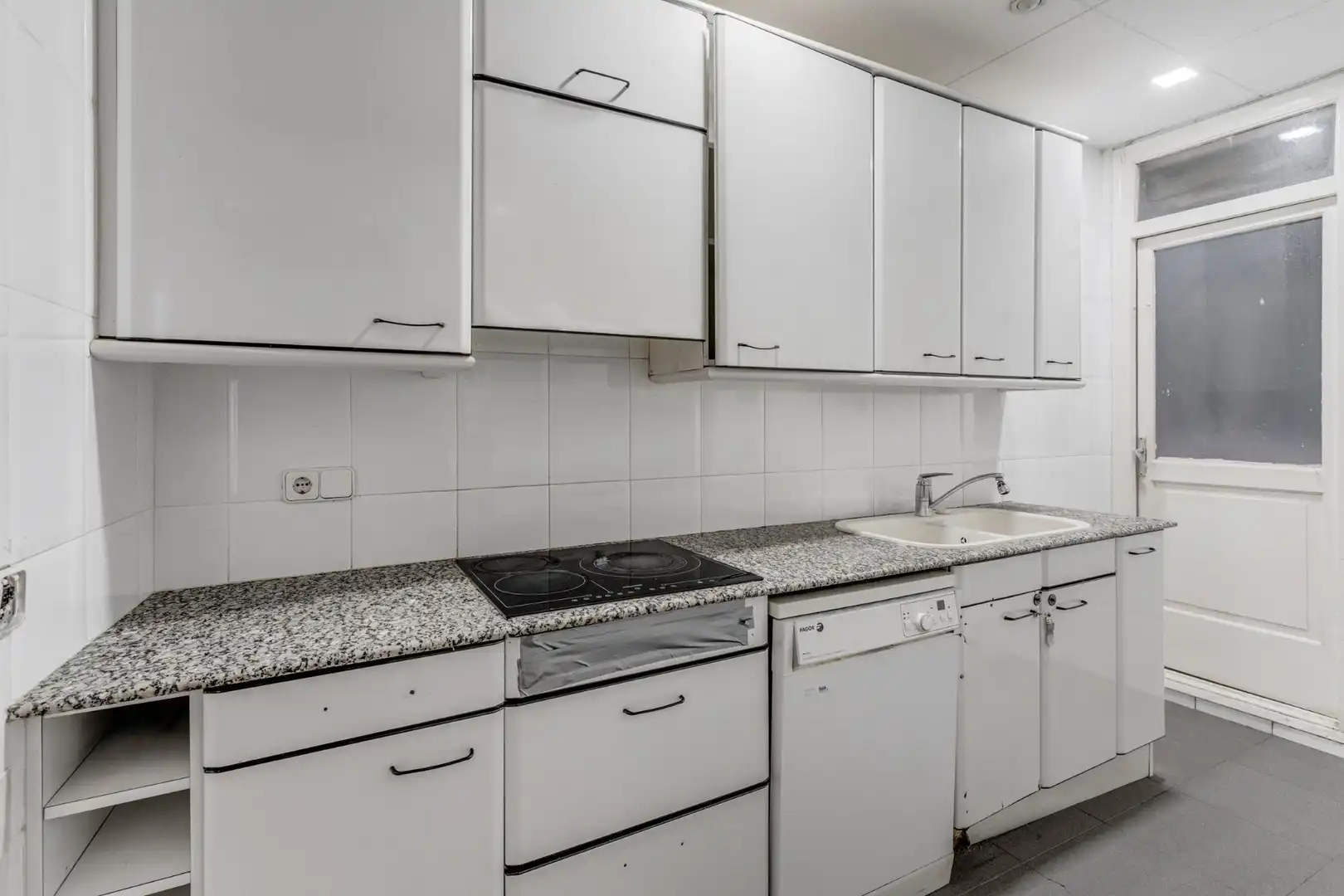Kitchen of Flat for sale in Barcelona  with Heating, Terrace and Balcony