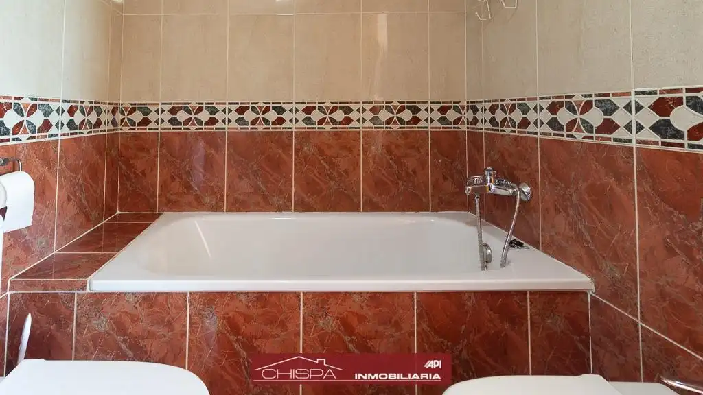 Badezimmer von Einfamilien-Reihenhaus zur Miete in Náquera mit Heizung, Privatgarten und Terrasse