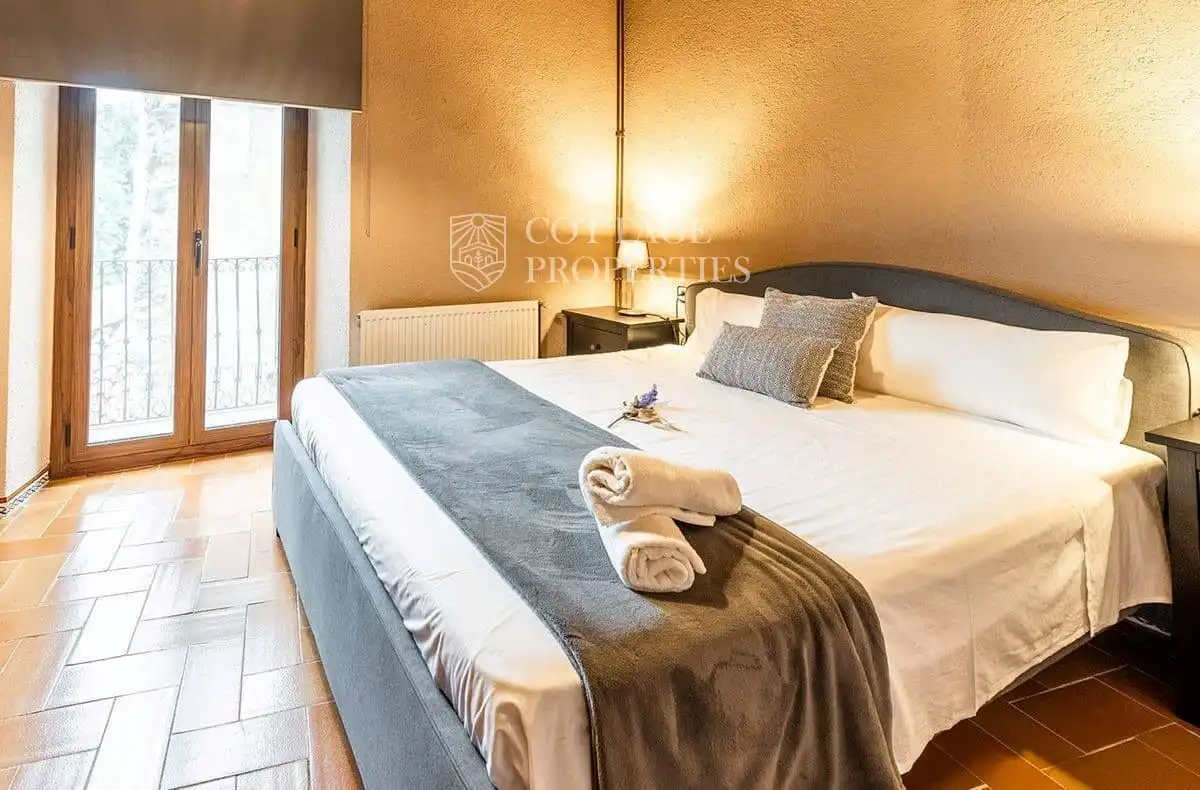 Habitación de Casa o chalet en venta en Boadella i les Escaules con Calefacción y Piscina