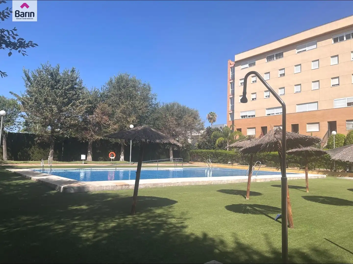 Piscina de Pis en venda en Córdoba amb Jardí privat i Piscina comunitària