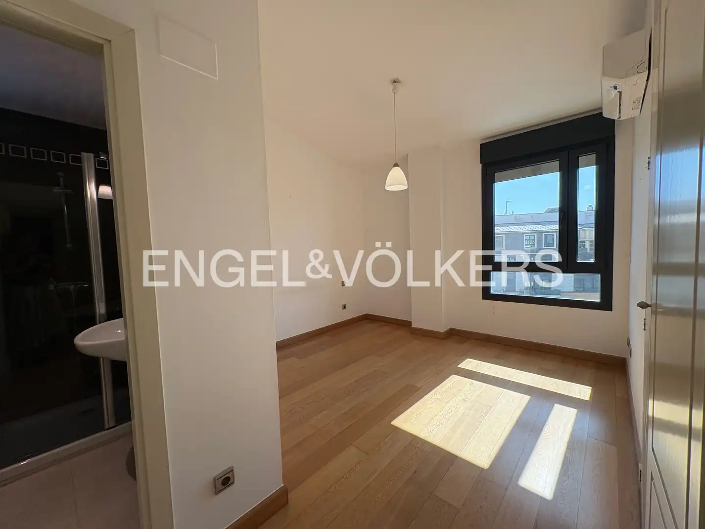 Bedroom of Attic for rent in Sevilla  with Air Conditioner, Heating and Private garden