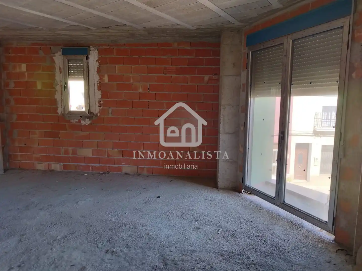 Vista exterior de Casa adosada en venta en Requena con Balcón