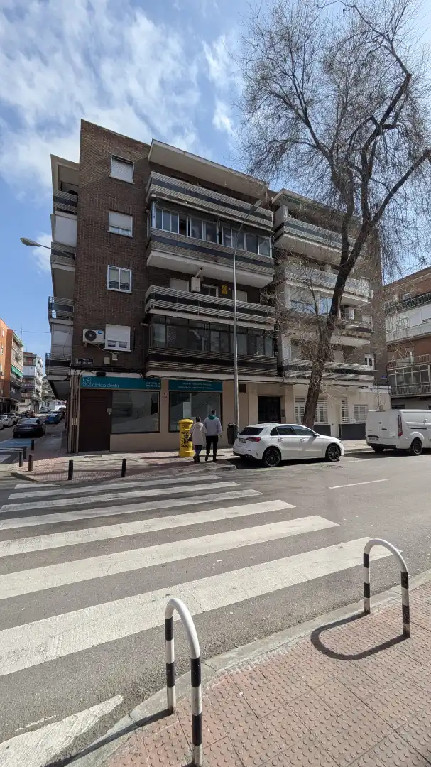 Vista exterior de Piso en venta en Madrid con Calefacción y Terraza