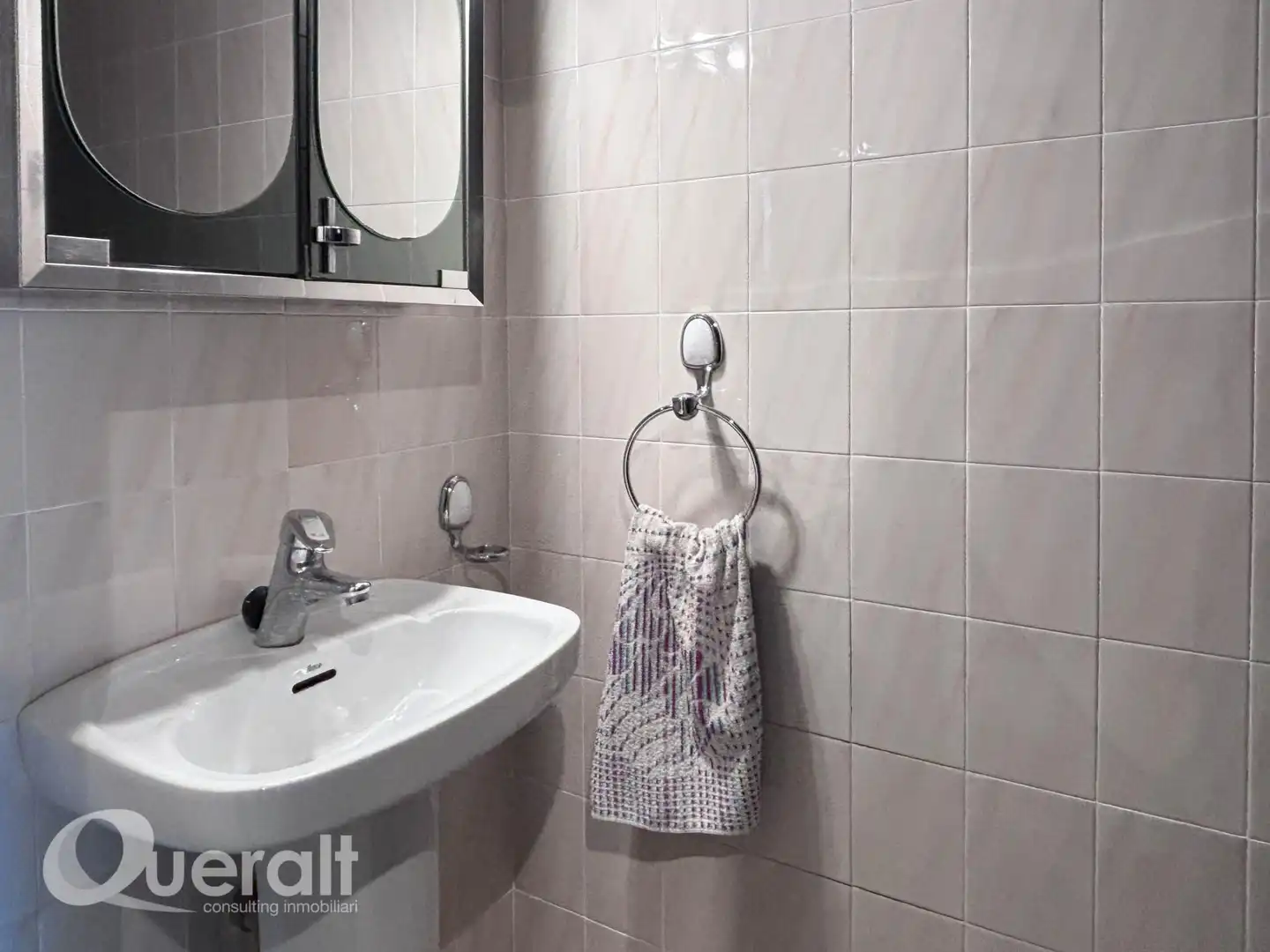Baño de Casa adosada de alquiler en Lleida con Calefacción y Jardín privado
