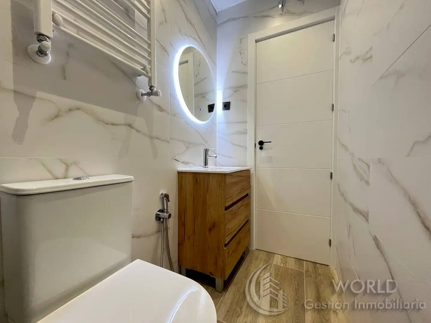 Badezimmer von Wohnung zum Verkauf in Madrid mit Klimaanlage, Heizung und Möbliert
