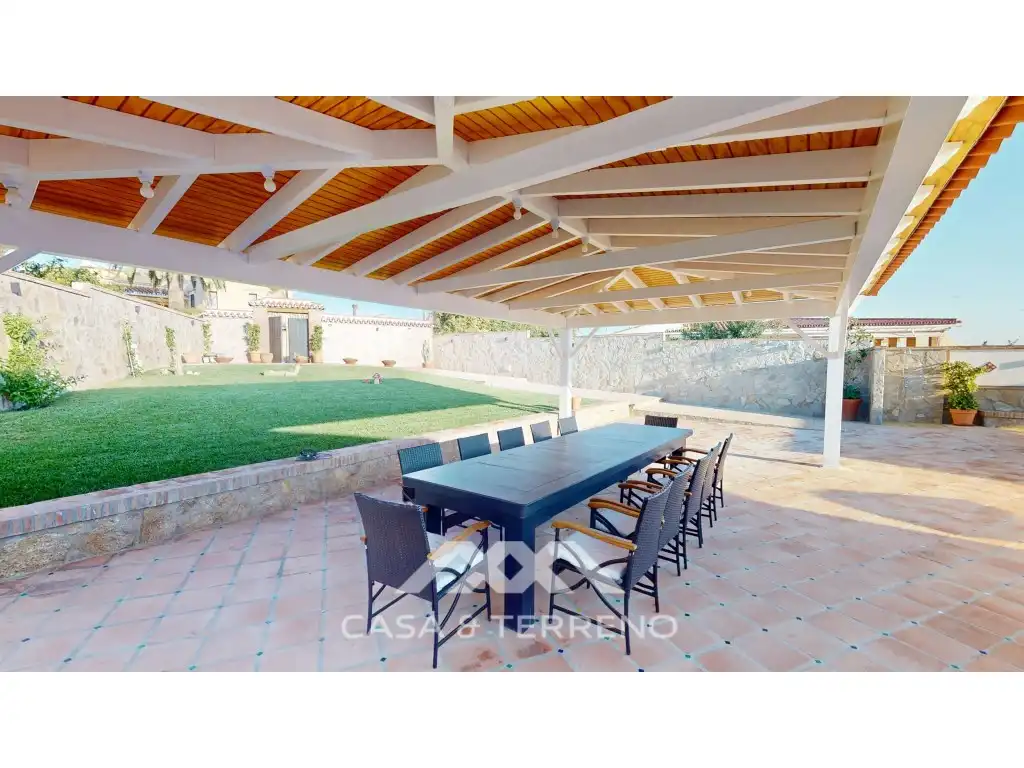 Terrassa de Casa o xalet en venda en Vélez-Málaga amb Piscina, Moblat i TV