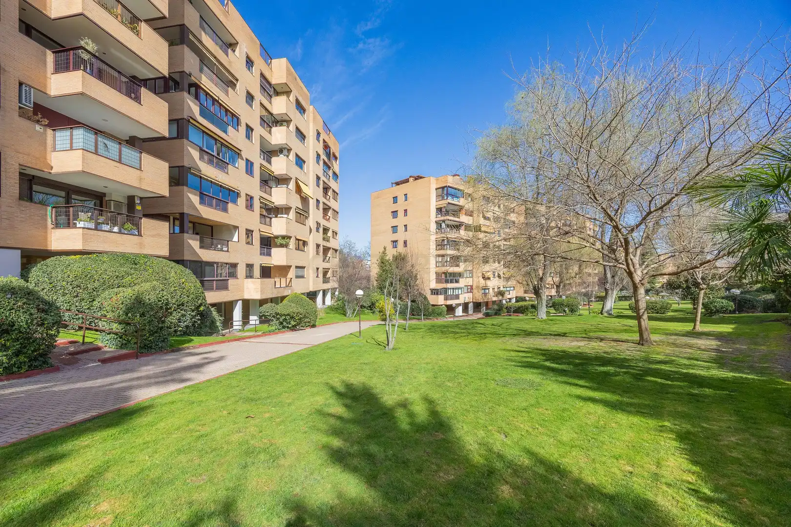 Vista exterior de Apartamento en venta en Madrid con Piscina