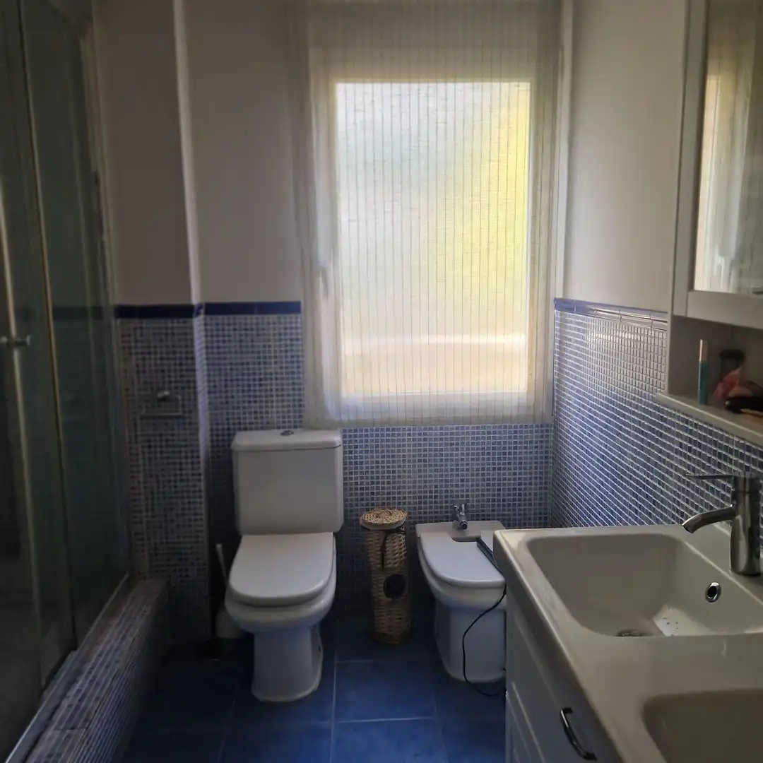 Bathroom of Flat for sale in Madrid  with Air Conditioner, Heating and Private garden