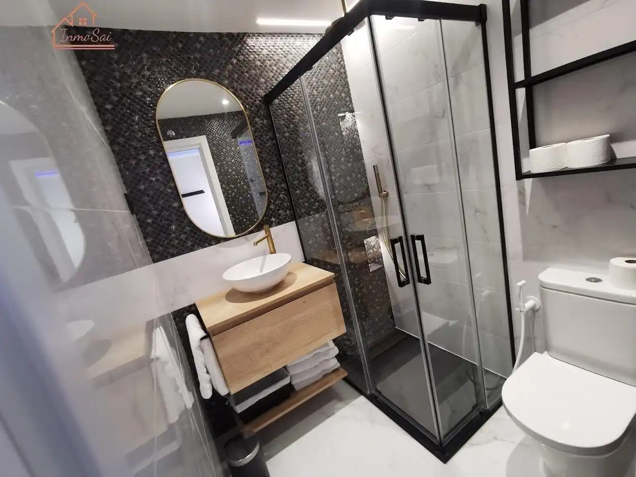 Badezimmer von Wohnung zur Miete in Madrid mit Klimaanlage, Heizung und Möbliert