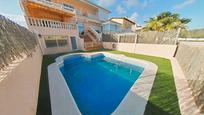 Piscina de Casa adosada en venda en Cunit amb Aire condicionat i Terrassa