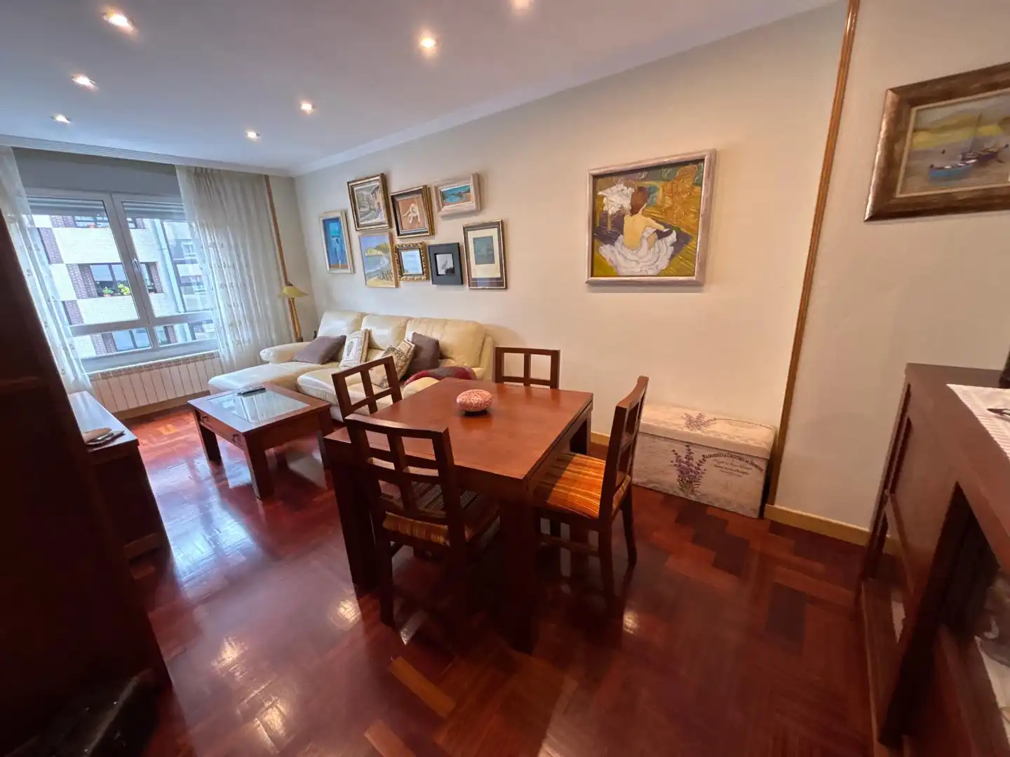 Sala de estar de Piso en venta en Oviedo  con Calefacción, Parquet y Trastero
