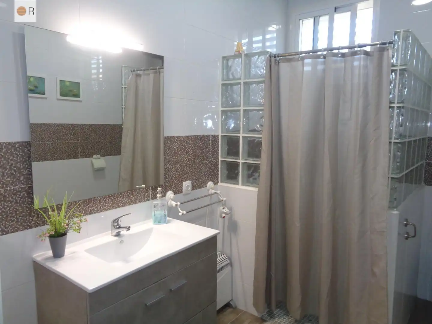 Bany de Casa o xalet de lloguer en Córdoba amb Aire condicionat, Calefacció i Jardí privat
