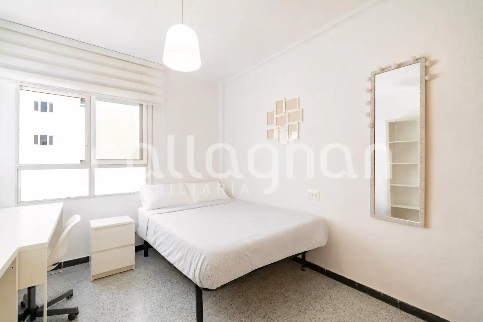 Schlafzimmer von Wohnung zum Verkauf in Valencia mit Möbliert und Balkon