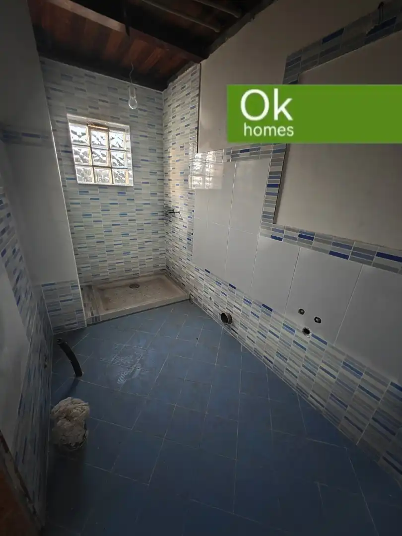 Badezimmer von Einfamilien-Reihenhaus zum Verkauf in Guitiriz mit Abstellraum