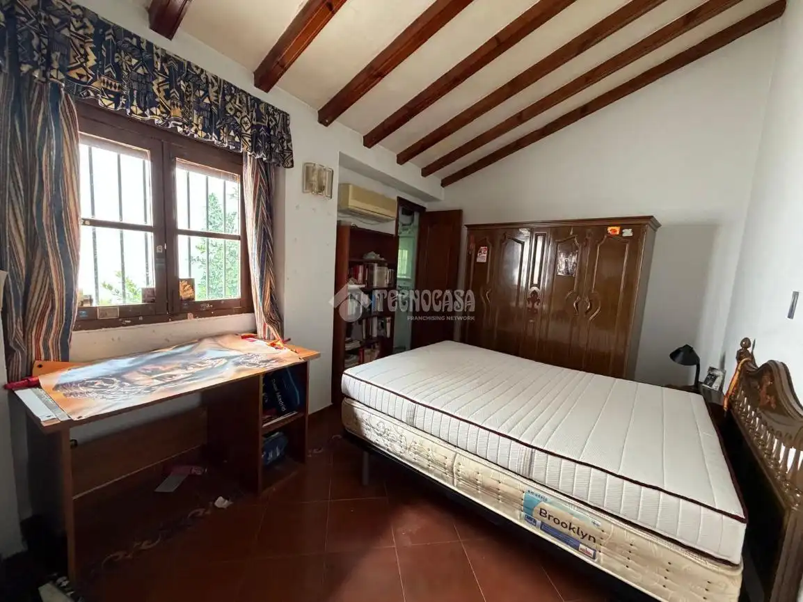 Schlafzimmer von Einfamilien-Reihenhaus zum Verkauf in Torredonjimeno mit Klimaanlage und Balkon
