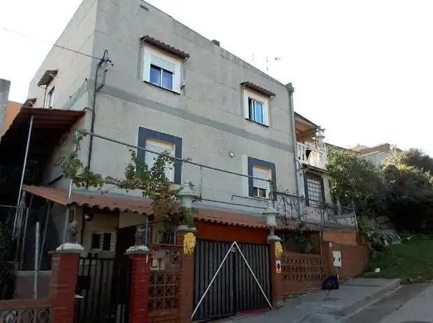 Exterior view of Houses for sale in Sant Vicenç Dels Horts