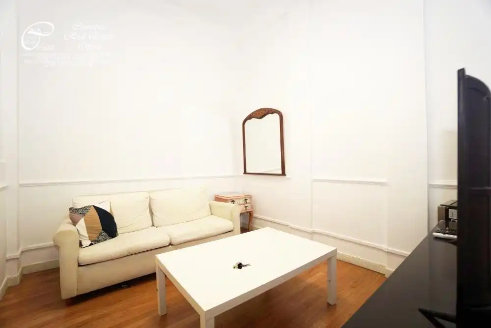 Flat for rent in Calle BOLA, Palacio