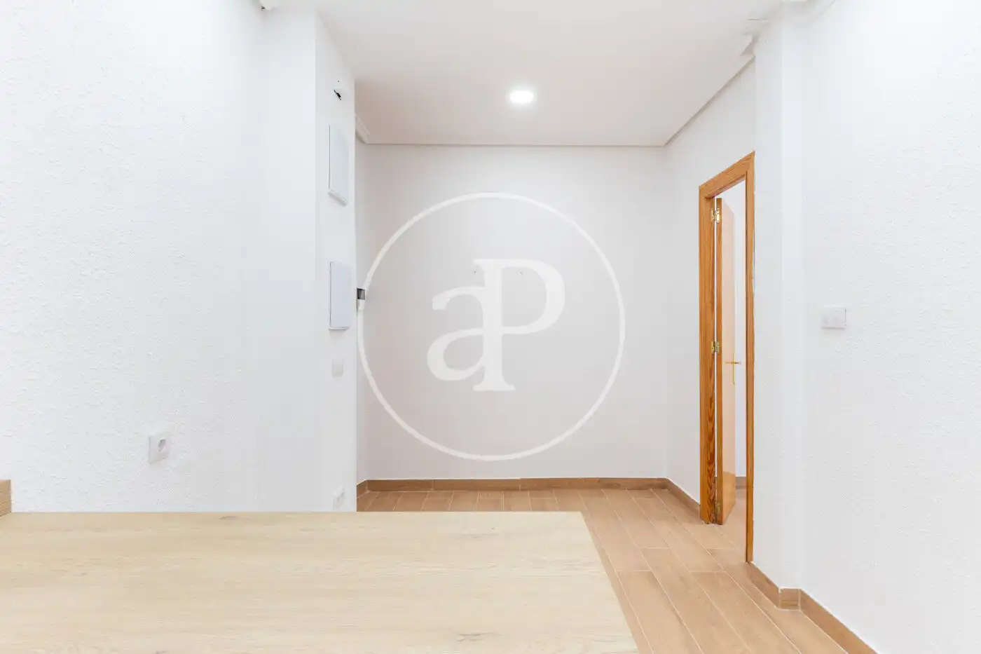 Flat for rent in Valencia  with Air Conditioner, Heating and Furnished