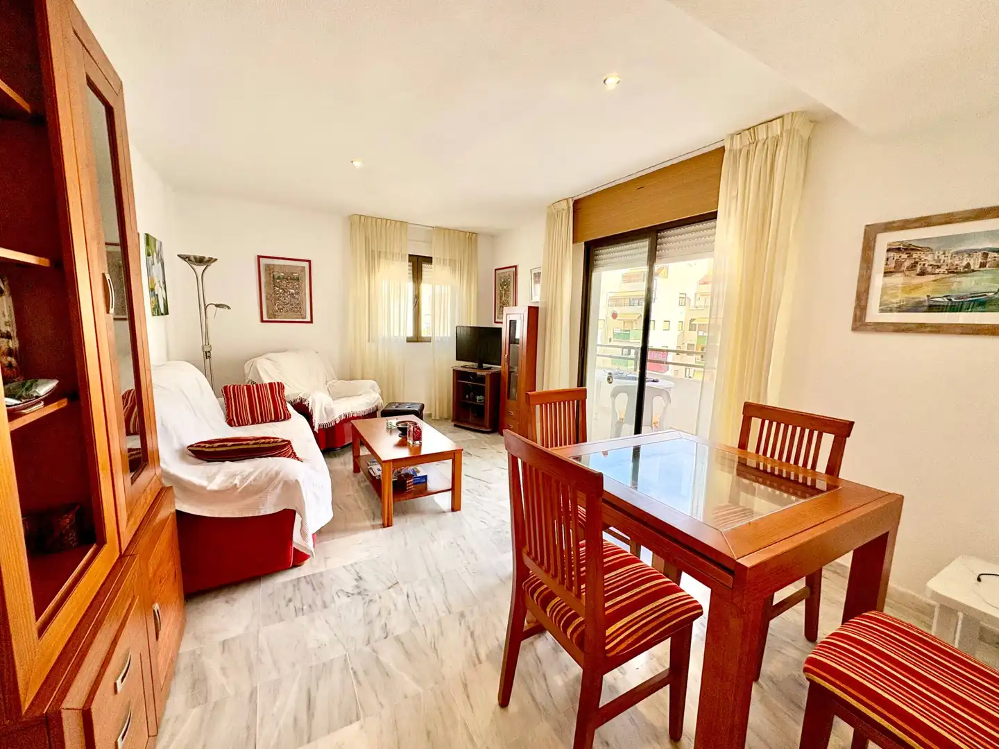 Sala d'estar de Apartament en venda en Salobreña amb Jardí privat, Terrassa i Moblat