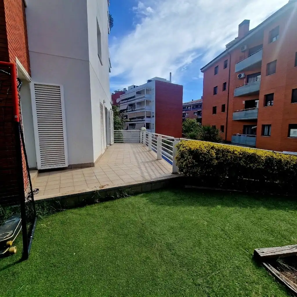 Piano terra con piscina in vendita a Carrer de Narcís Macià i Domènech 25, imagen 3