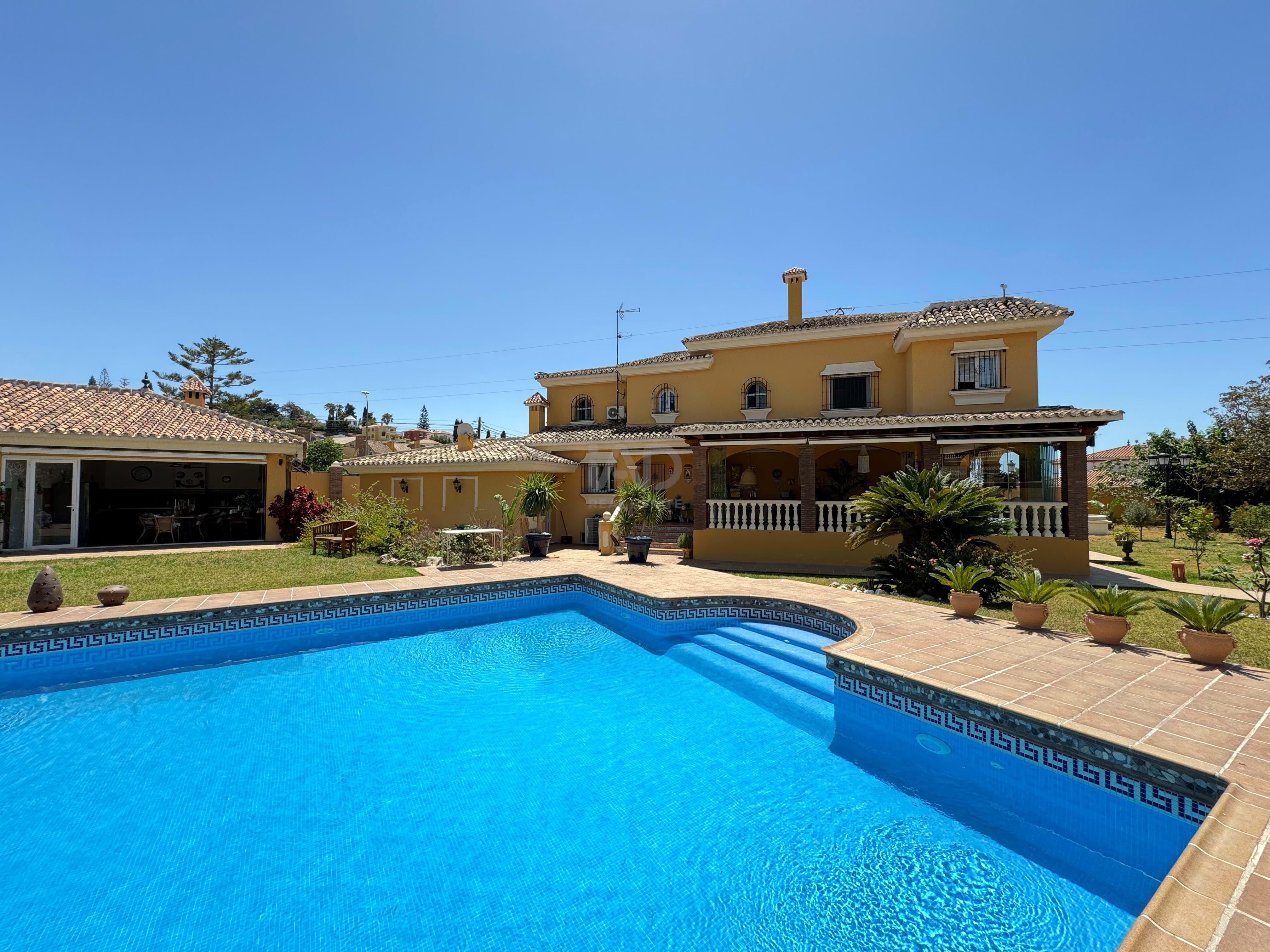 Swimming pool of House or chalet for sale in Rincón de la Victoria  with Air Conditioner, Heating and Terrace