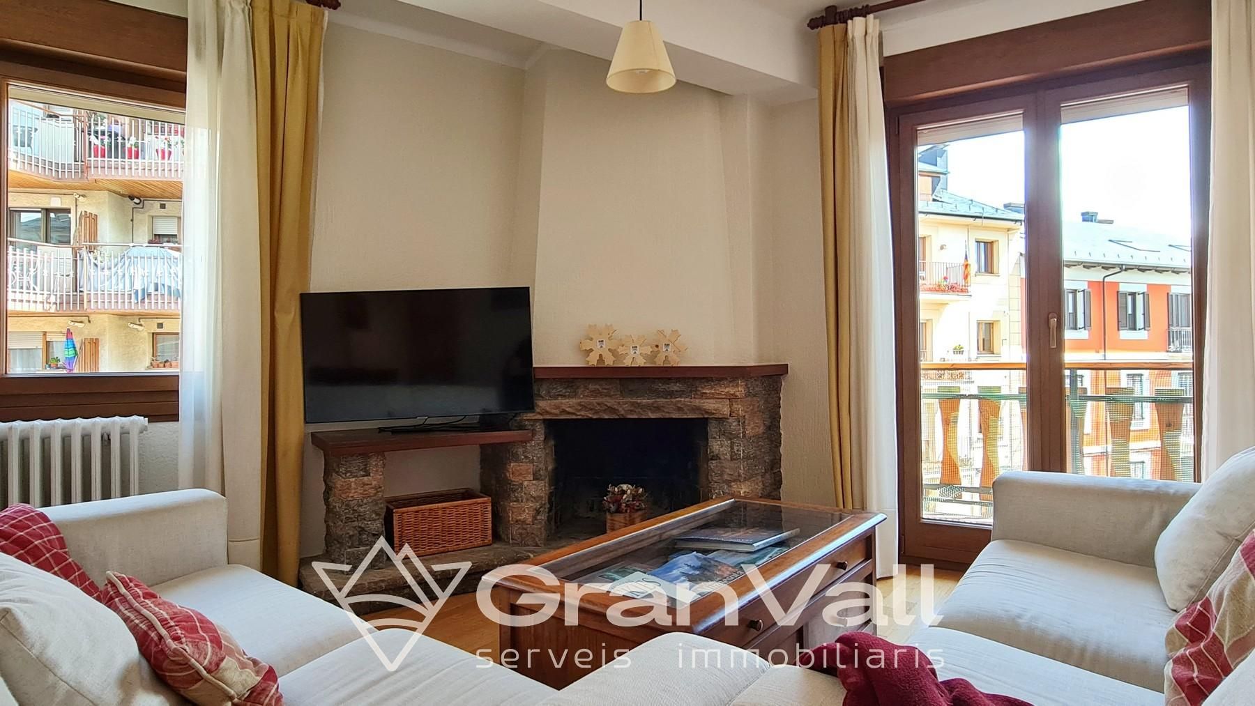 Sala d'estar de Apartament en venda en Puigcerdà amb Calefacció, Forn i Balcó