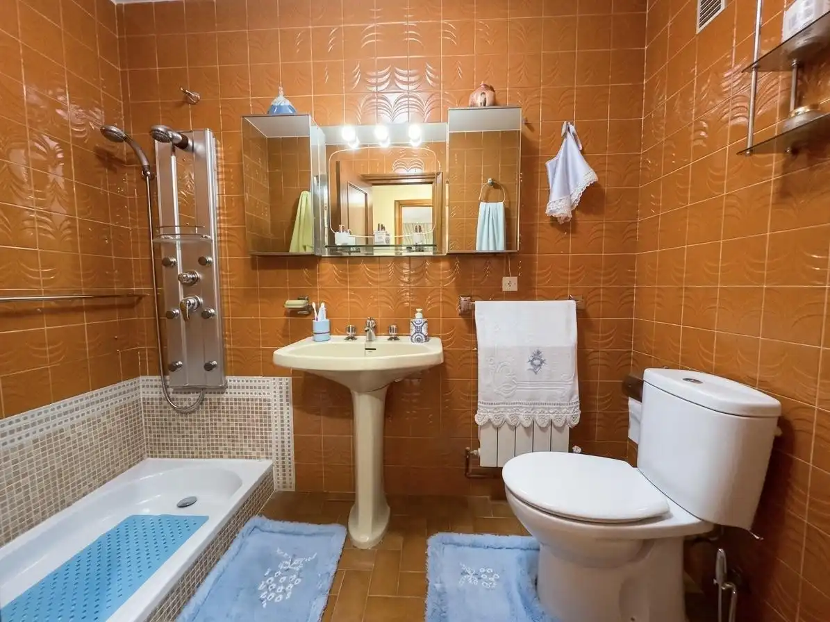 Bathroom of Flat for sale in Torrijos  with Air Conditioner, Heating and Terrace