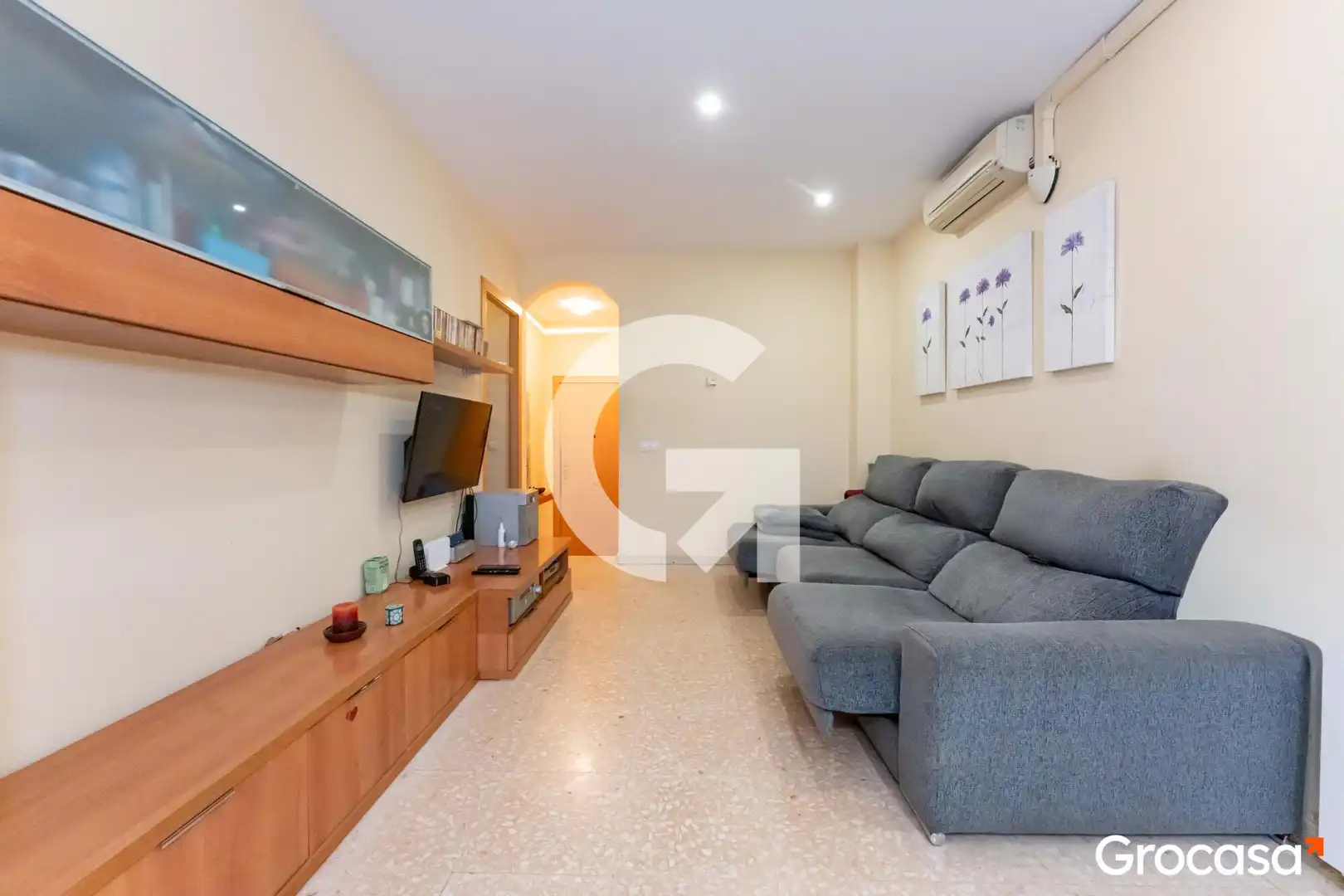 Sala d'estar de Planta baixa en venda en Cornellà de Llobregat amb Aire condicionat, Calefacció i Terrassa