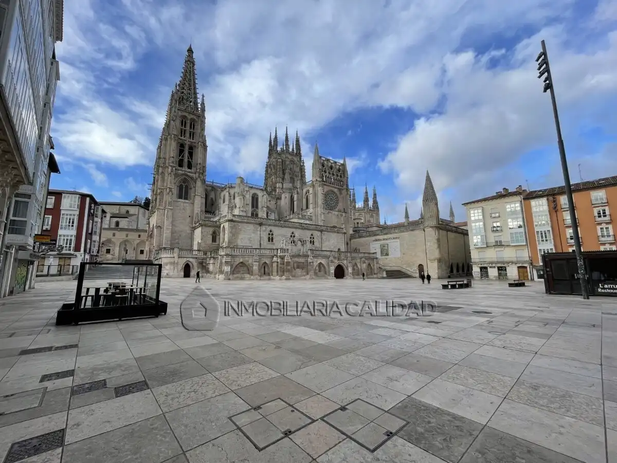 Vista exterior de Piso de alquiler en Burgos con Calefacción y Amueblado