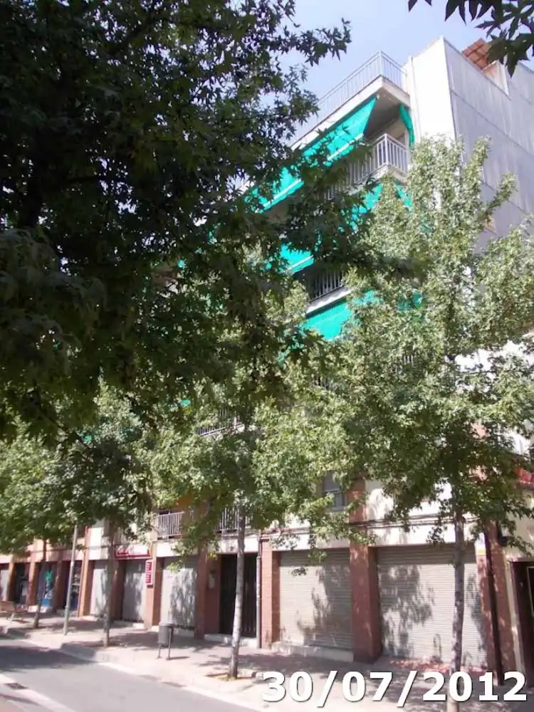 Vista exterior de Pis en venda en Barberà del Vallès