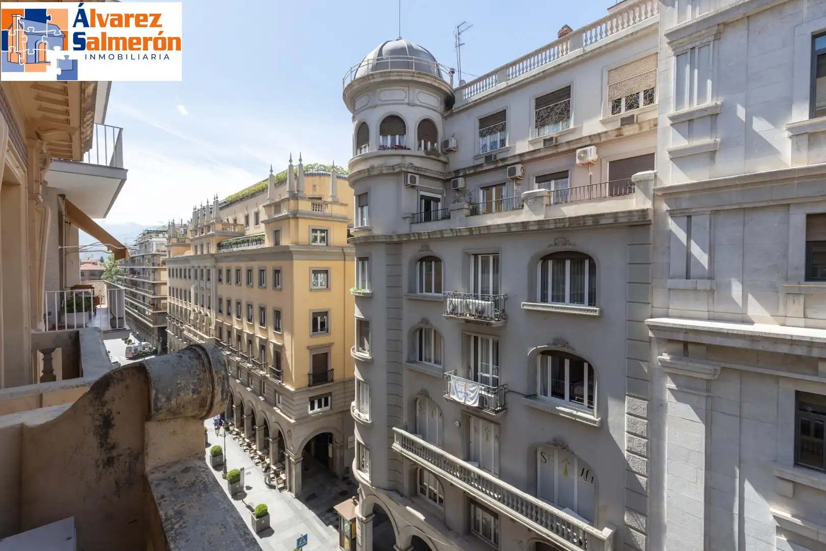 Vista exterior de Pis en venda en Granada amb Calefacció